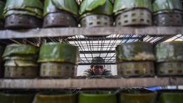 Sibuknya Perajin Kue Keranjang dan Dodol di Tangerang Jelang Imlek