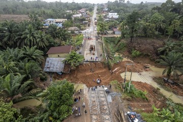 Jalan Nasional yang Amblas di Bungo Belum Bisa Dilintasi