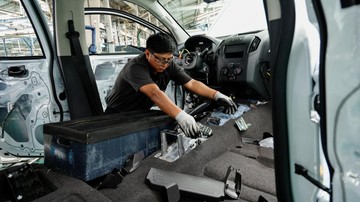 Raksasa Otomotif Mau PHK 900 Karyawan Gara-gara Tarif Impor Trump