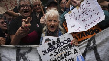 Pekerja dan Pensiunan Argentina Protes Soal Penghematan Anggaran