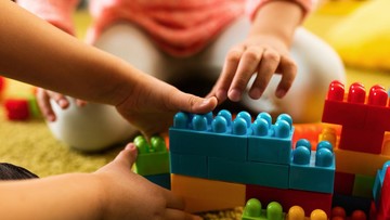 Toko Mainan Legendaris Ikut Dibikin Megap-megap Sama Trump