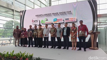 Buka Pameran Dagang Otomotif INAPA 2025, Kemenhub Bahas Perkembangan EV
