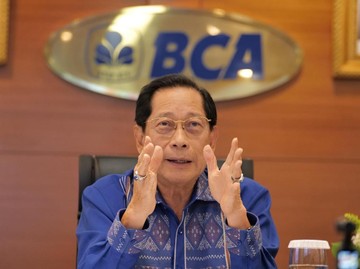 Kisah Bos BCA Nekat Lompat dari Kereta