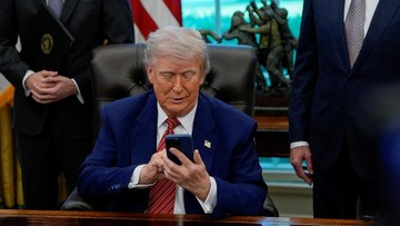 Trump Ancam Apple! iPhone Bakal Dipatok Tarif 25%
