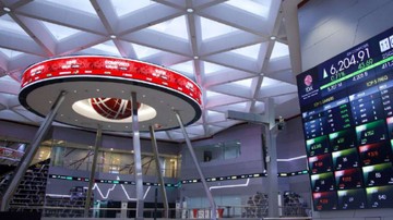 Beda Nasib Dua Emiten Baru: Satu Terbang Tinggi, Satu Anjlok Sampai Mentok