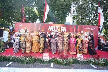 HUT ke-64, Bank Jatim Tampilkan Defile dan Gaungkan Semangat Kebersamaan