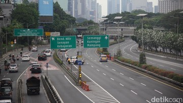 Kronologi Massa Rusuh Bakar 7 Gerbang Tol Dalam Kota