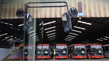 Bursa Gembok Saham Emiten Bus Listrik Bakrie Usai Naik Gila-gilaan