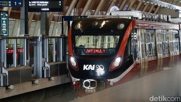 2,4 Juta Penumpang Naik LRT Jabodebek Sepanjang September