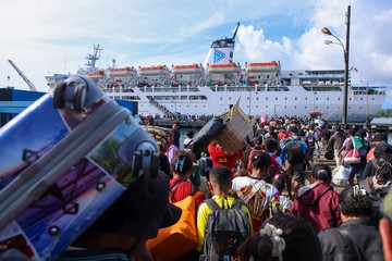 Pelabuhan Manokwari Dipadati Pemudik Nataru, Tujuh Kapal Pelni Disiagakan