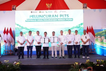 Luncurkan PLTS KDKMP Pertama, Kemenkop-Pertamina Siap Terangi Pulau Sembur