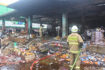 Pasar Induk Kramat Jati Terbakar, Aktivitas Pedagang Lumpuh