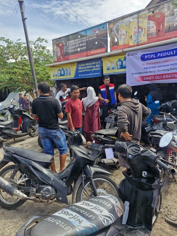 Pertamina Beri Oli Gratis untuk Warga Terdampak Banjir & Longsor di Sumatera