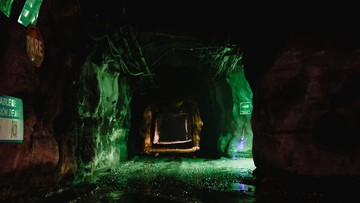 Di Bawah Hutan Hujan, Tambang Emas Raksasa Terus Berkembang