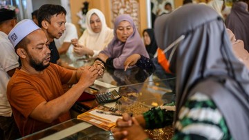 Potret Warga Berburu Emas Jelang Lebaran