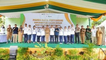 PTBA Gelar Panen Raya di Muara Enim, Hasil Padi Diperkirakan Naik