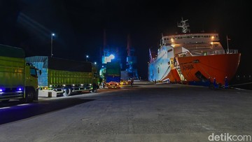 Saat ‘Transformers’ Ikut Mudik di Pelabuhan Ciwandan