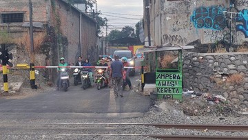 KAI Buka Suara soal Palang Pintu Sementara di Perlintasan Ampera Bekasi Timur
