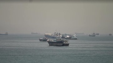 Selat Hormuz Panas Lagi! AS-Iran Saling Serang, Harga Minyak Lompat