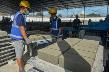 Warga Binaan Lapas Tangerang Produksi Bahan Bangunan