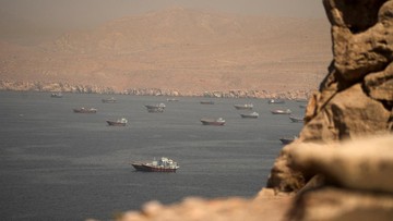 Kapal Singapura Tertembak saat Melintas di Selat Hormuz