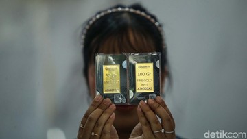 Harga Emas Antam Turun Terus!